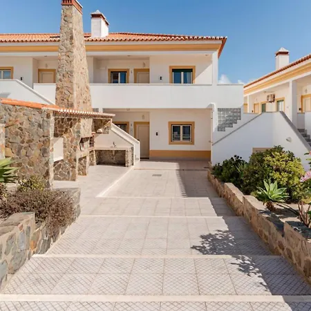 Apartment Arrifana With Balcony And Sea View